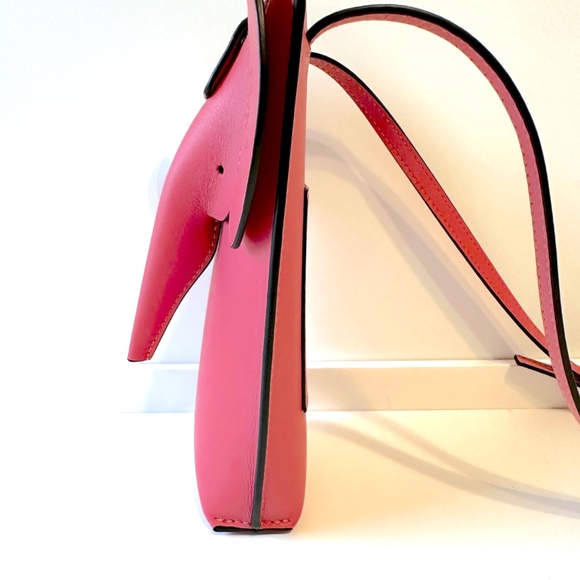 👜 LOEWE Elephant Pocket Shoulder Bag – Classic Calfskin “Candy” 🐘 - Picture 7 of 15